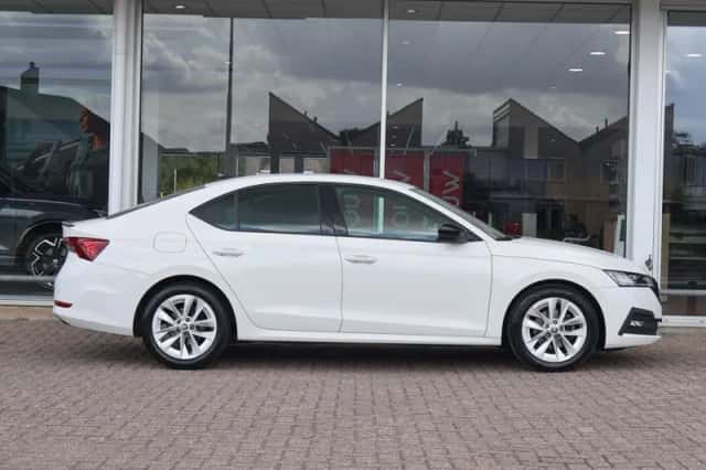 Škoda Octavia (2022) thumbnail 3