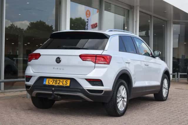 Volkswagen T-Roc (2021) thumbnail 2
