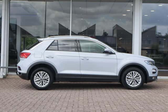 Volkswagen T-Roc (2021) thumbnail 3