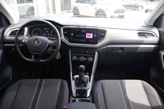 Volkswagen T-Roc (2021) thumbnail 5