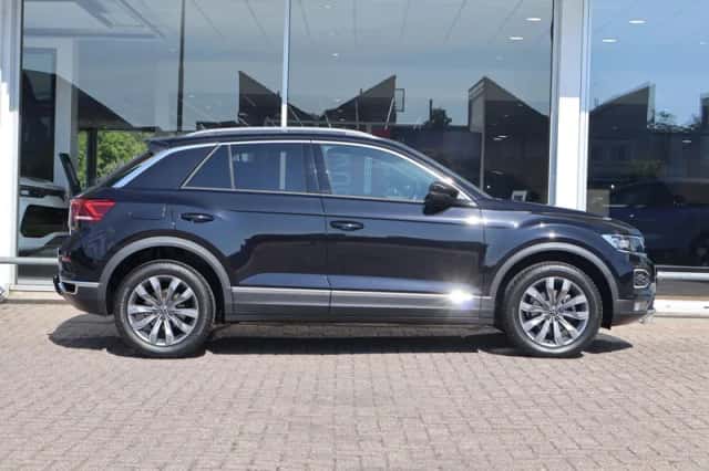 Volkswagen T-Roc (2022) thumbnail 3