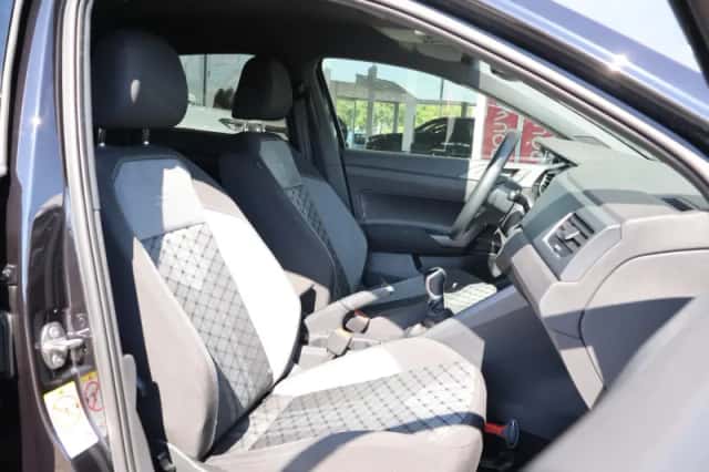 Volkswagen Polo (2022) thumbnail 4