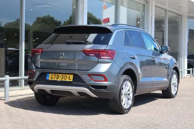 Volkswagen T-Roc (2024) thumbnail 2