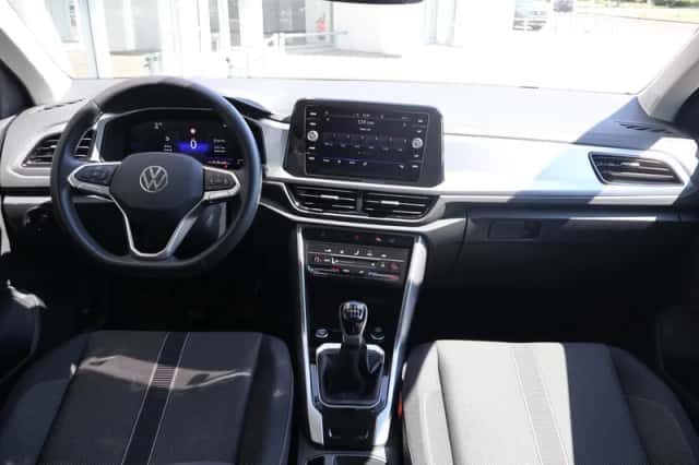 Volkswagen T-Roc (2024) thumbnail 5