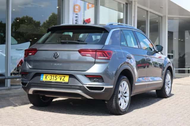 Volkswagen T-Roc (2021) thumbnail 2