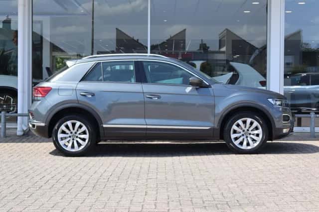 Volkswagen T-Roc (2021) thumbnail 3