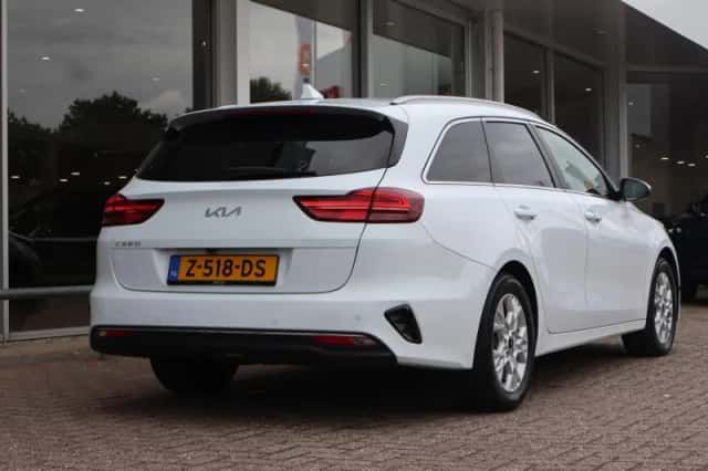 Kia Ceed Sportswagon (2024) thumbnail 2