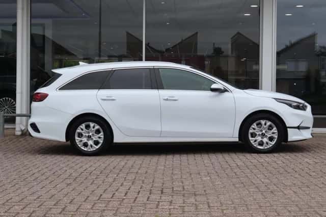 Kia Ceed Sportswagon (2024) thumbnail 3