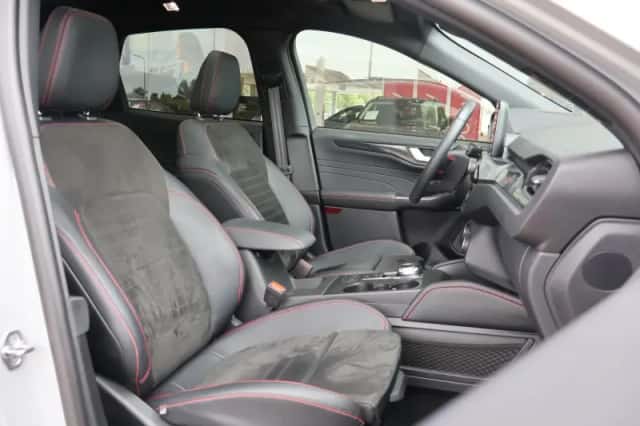 Ford Kuga (2024) thumbnail 4