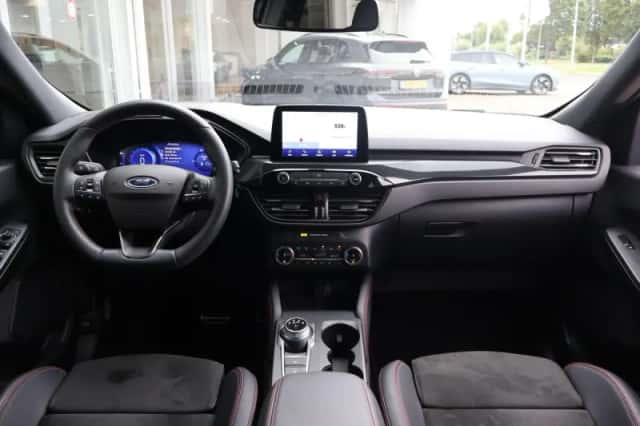 Ford Kuga (2024) thumbnail 5