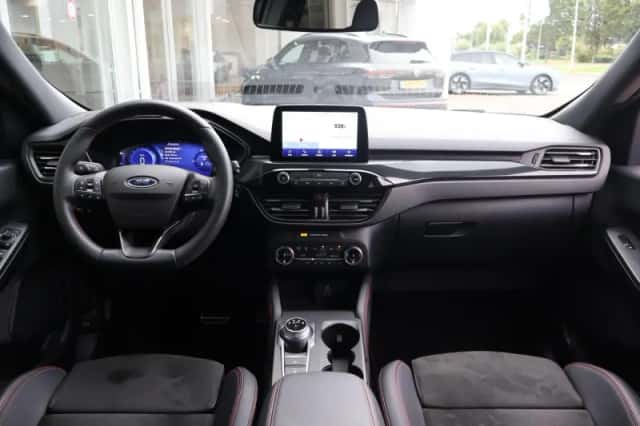 Ford Kuga (2024) thumbnail 5