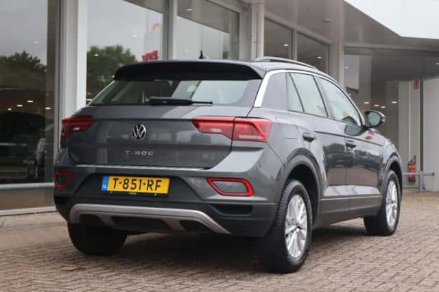 Volkswagen T-Roc (2023) thumbnail 2