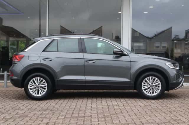 Volkswagen T-Roc (2023) thumbnail 3