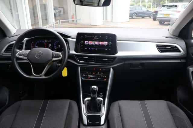 Volkswagen T-Roc (2023) thumbnail 5