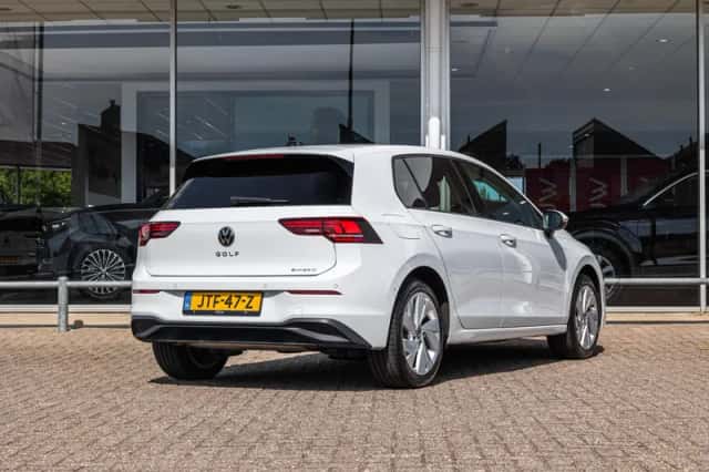 Volkswagen Golf (2026) thumbnail 2