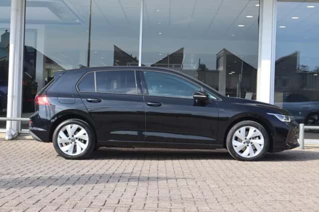 Volkswagen Golf (2026) thumbnail 3