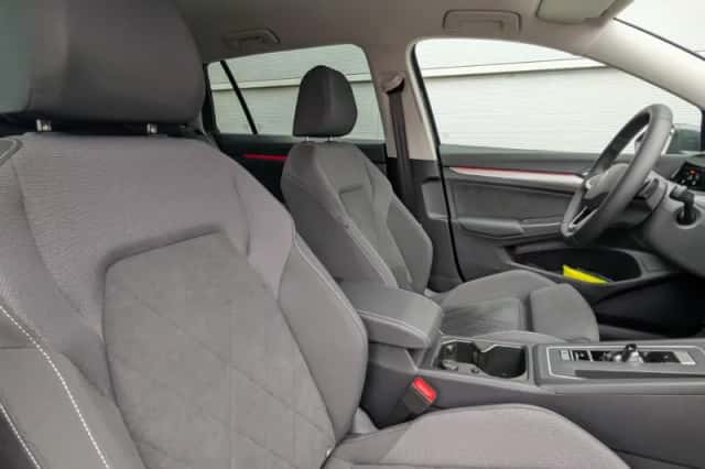 Volkswagen Golf (2024) thumbnail 13