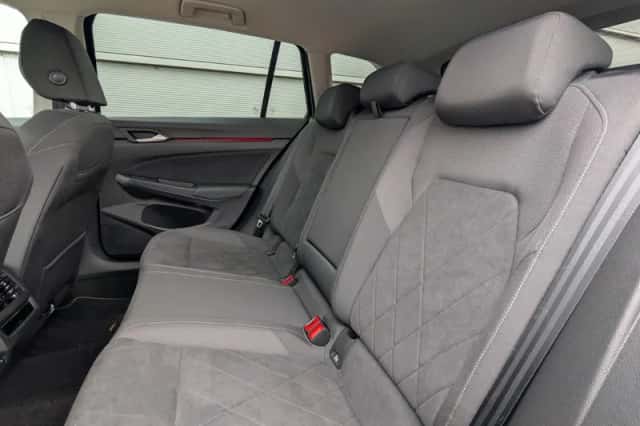Volkswagen Golf (2024) thumbnail 17