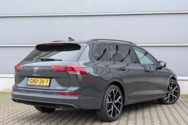 Volkswagen Golf (2024) thumbnail 3