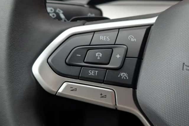 Volkswagen Golf (2024) thumbnail 23
