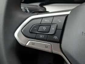 Volkswagen Golf (2024) thumbnail 23