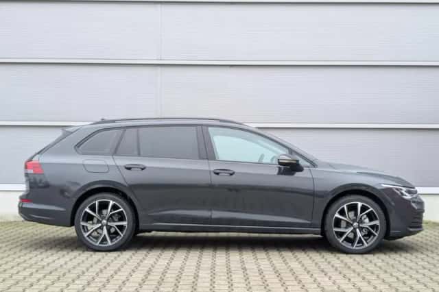 Volkswagen Golf (2024) thumbnail 4