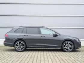 Volkswagen Golf (2024) thumbnail 4