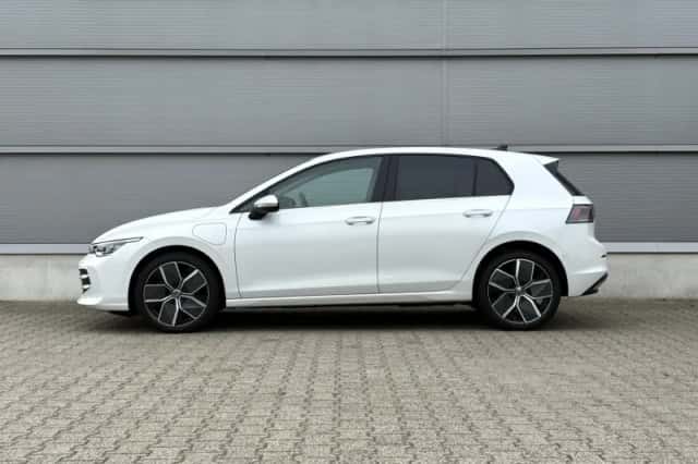 Volkswagen Golf (2025) thumbnail 12