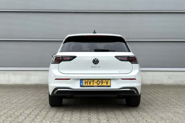 Volkswagen Golf (2025) thumbnail 10