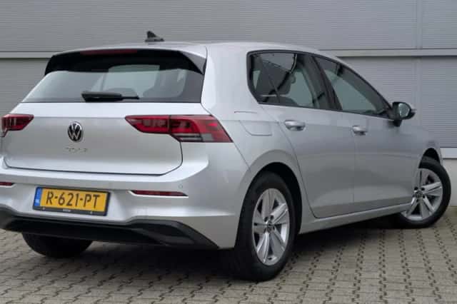 Volkswagen Golf (2022) thumbnail 2