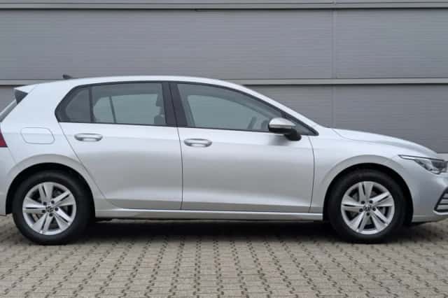 Volkswagen Golf (2022) thumbnail 3
