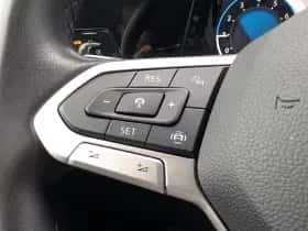 Volkswagen Golf (2022) thumbnail 23