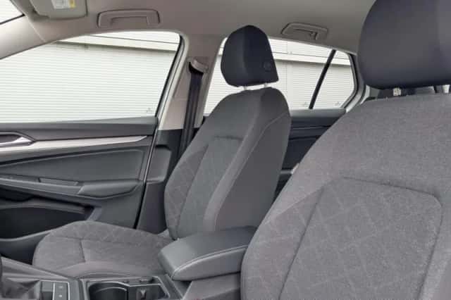 Volkswagen Golf (2022) thumbnail 4