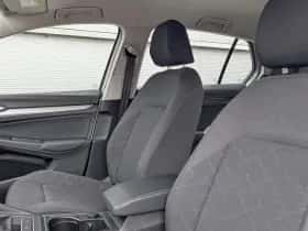 Volkswagen Golf (2022) thumbnail 4