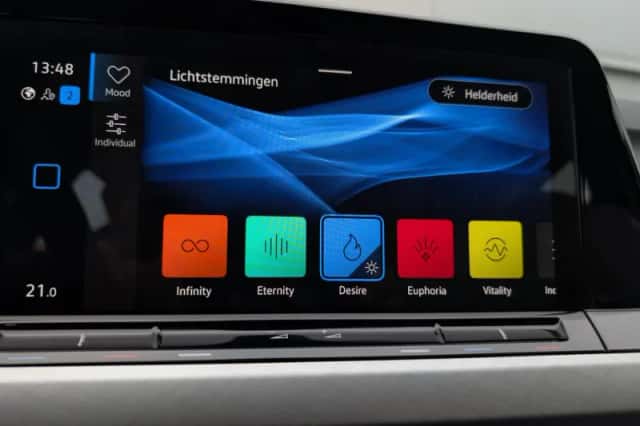 Volkswagen Golf (2022) thumbnail 32
