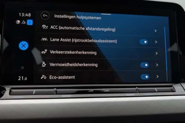 Volkswagen Golf (2022) thumbnail 36