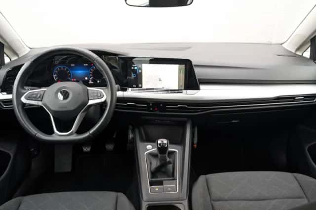 Volkswagen Golf (2022) thumbnail 5
