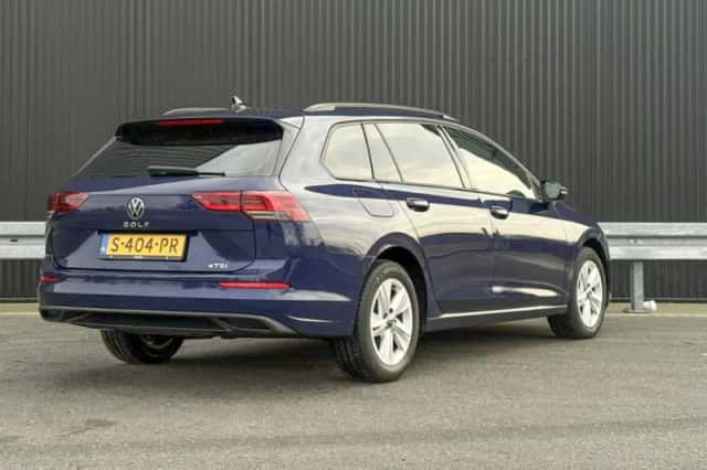 Volkswagen Golf (2023) thumbnail 2