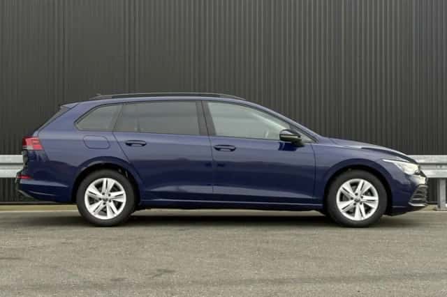 Volkswagen Golf (2023) thumbnail 3