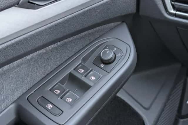Volkswagen Golf (2023) thumbnail 34