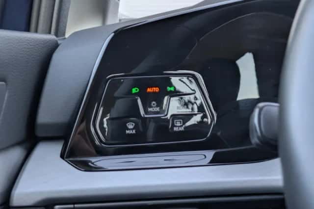 Volkswagen Golf (2023) thumbnail 35