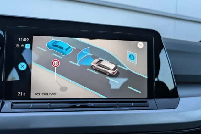 Volkswagen Golf (2023) thumbnail 39