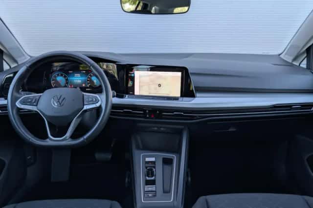 Volkswagen Golf (2023) thumbnail 5