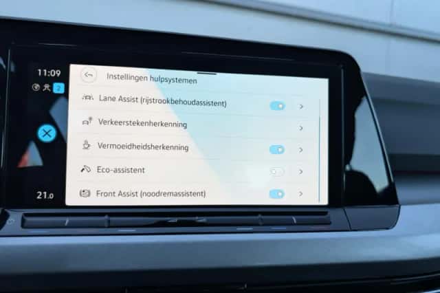 Volkswagen Golf (2023) thumbnail 41