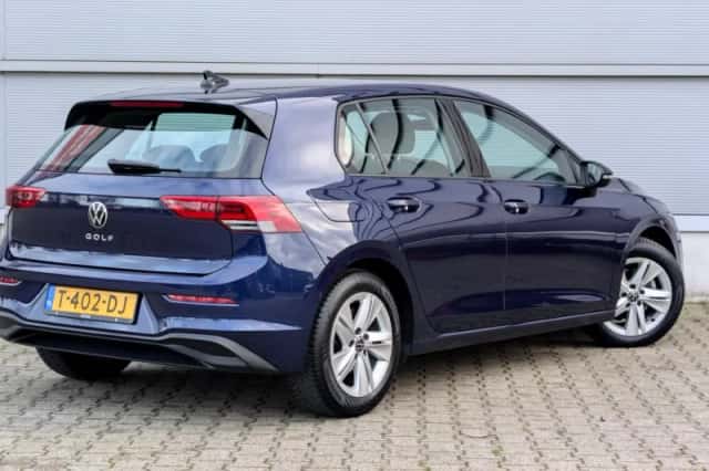 Volkswagen Golf (2023) thumbnail 2