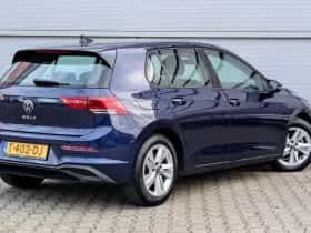 Volkswagen Golf (2023) thumbnail 2