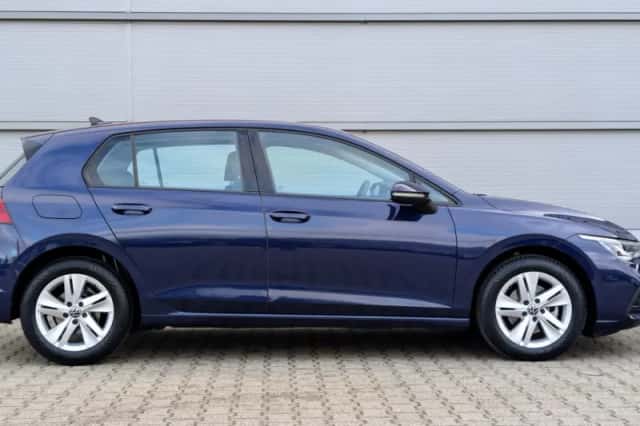 Volkswagen Golf (2023) thumbnail 3