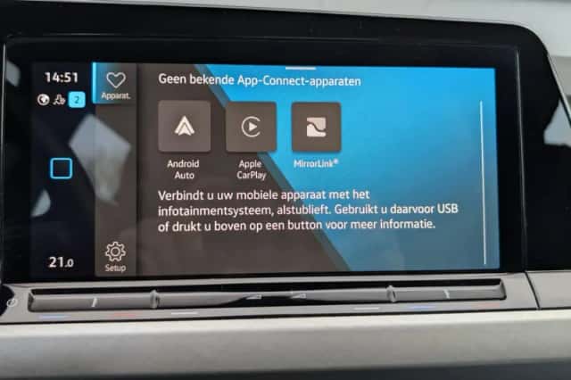 Volkswagen Golf (2023) thumbnail 24