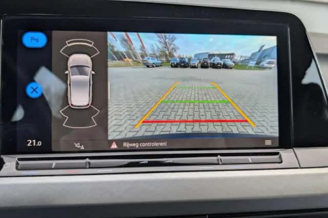 Volkswagen Golf (2023) thumbnail 25