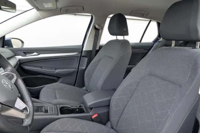 Volkswagen Golf (2023) thumbnail 4